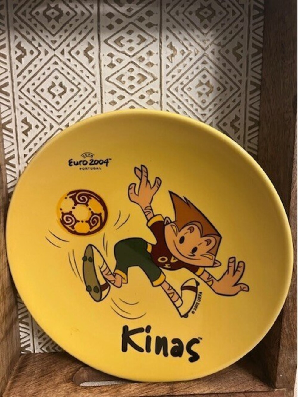 VTG Kinas Official Mascot of EURO 2004 Collectible Plate Vista Alegre Soccer 9"